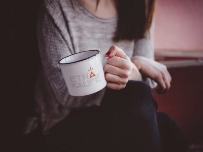 Etnakalipè logo on mug